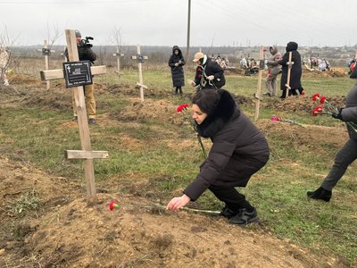 Кладовище в Ізюмі, де перепоховали загиблих під час окупації Кладовище в Ізюмі, де перепоховали загиблих під час окупації