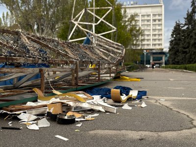Негода в Запоріжжі: сильний вітер вирує містом Негода в Запоріжжі: сильний вітер вирує містом