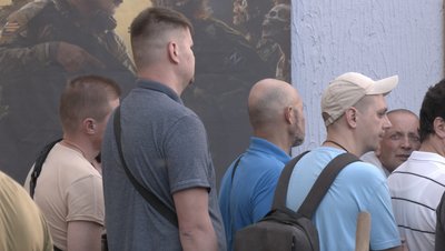 У Черкасах черги до ТЦК: набув чинності новий закон про мобілізацію У Черкасах черги до ТЦК: набув чинності новий закон про мобілізацію