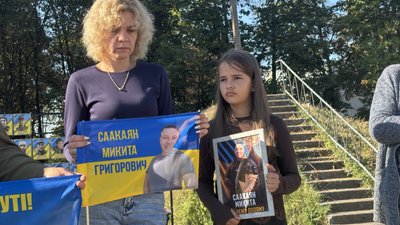 «Ми будемо чекати»: у громаді на Вінниччині провели акцію на підтримку родин військових «Ми будемо чекати»: у громаді на Вінниччині провели акцію на підтримку родин військових