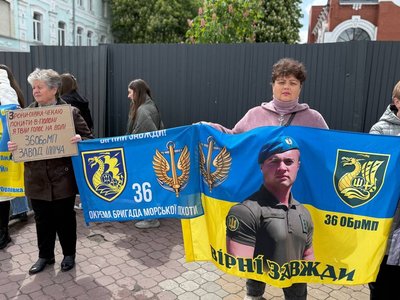 Наталія Куцак разом з мамою долучались до щотижневої акції "Поверніть героїв з полону" Наталія Куцак разом з мамою долучались до щотижневої акції "Поверніть героїв з полону"