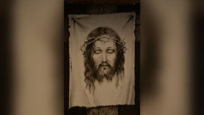 На Вінниччині військовий створив зі снігу скульптуру коня