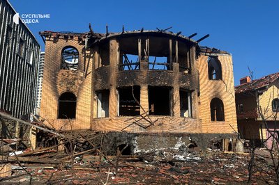 "Врятувало, що була за стіною": наслідки атаки дронів РФ на Одесу у ніч проти 6 квітня "Врятувало, що була за стіною": наслідки атаки дронів РФ на Одесу у ніч проти 6 квітня