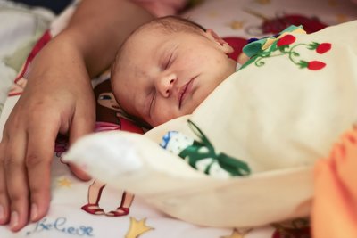 У Житомирі новонародженим малюкам подарували їхні перші вишиванки У Житомирі новонародженим малюкам подарували їхні перші вишиванки
