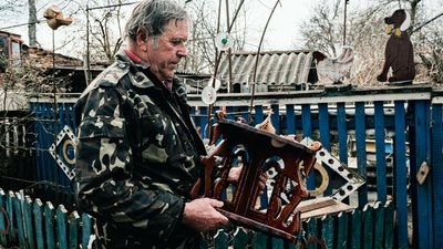 Не грають, а сіють: історія "скрипки-сівалки" та її власника з Охтирщини Сумської області Не грають, а сіють: історія "скрипки-сівалки" та її власника з Охтирщини Сумської області
