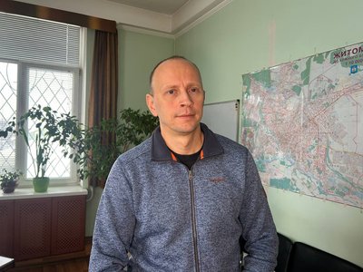 Ожеледиця у Житомирі: комунальники цілодобово прибирають дороги й тротуари Ожеледиця у Житомирі: комунальники цілодобово прибирають дороги й тротуари