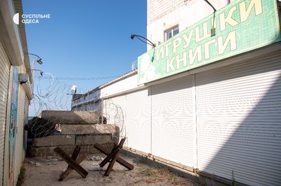 Заміновані пляжі, розбиті готелі, бродячі собаки: як живе курорт Коблеве