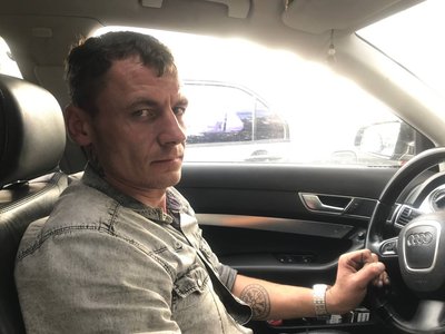 Ветеран російсько-української війни з Житомирщини без обох ніг їздить на автомобілі Ветеран російсько-української війни з Житомирщини без обох ніг їздить на автомобілі