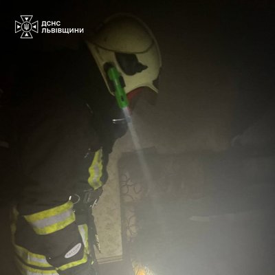На Львівщині під час пожежі у квартирі загинув 78-річний чоловік На Львівщині під час пожежі у квартирі загинув 78-річний чоловік