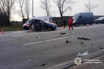 На трасі М-21 на Вінниччині Renault врізався у ВАЗ: троє травмованих На трасі М-21 на Вінниччині Renault врізався у ВАЗ: троє травмованих
