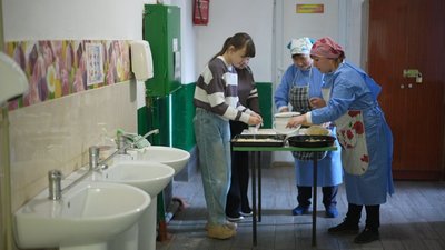 Печиво та рогалики печуть для оборонців на Вінниччині Печиво та рогалики печуть для оборонців на Вінниччині