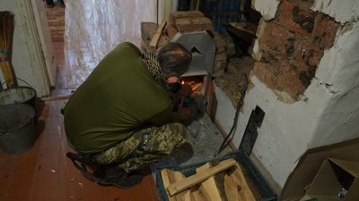 “Давай я тебе поцілую”: як боєць виводив із заціпеніння побратима під час бою “Давай я тебе поцілую”: як боєць виводив із заціпеніння побратима під час бою