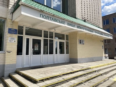 Училище в Полтаві, яке постраждало від обстрілу, отримало нове укриття Училище в Полтаві, яке постраждало від обстрілу, отримало нове укриття