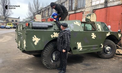 Одеські автомеханіки відремонтували броньовану машину для ВМС Одеські автомеханіки відремонтували броньовану машину для ВМС
