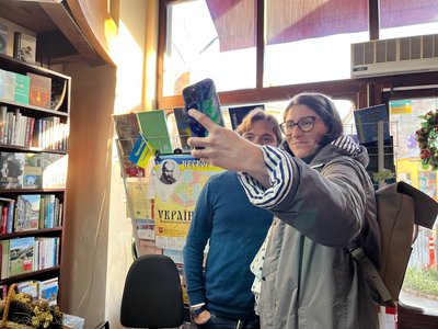Акцію "Письменник за прилавком" в Ужгороді відкрив Андрій Любка Акцію "Письменник за прилавком" в Ужгороді відкрив Андрій Любка