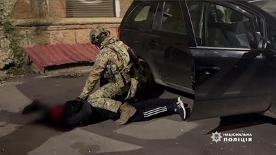 6,5 тис. доларів за "зелений коридор" у Молдову: на Одещині викрили ще одну схему втечі чоловіків з України 6,5 тис. доларів за "зелений коридор" у Молдову: на Одещині викрили ще одну схему втечі чоловіків з України