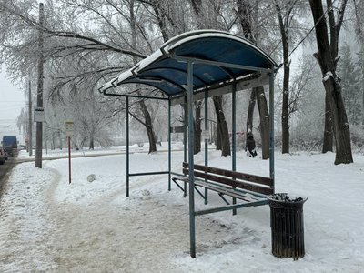 Зупинка громадського транспорту "Завод Кварц" у Чернівцях Зупинка громадського транспорту "Завод Кварц" у Чернівцях