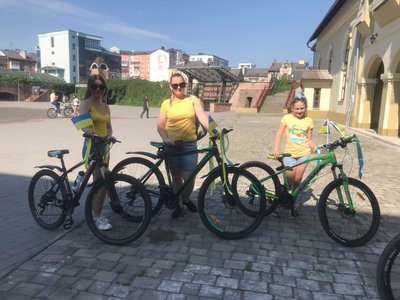 Франківка Катерина Сантар розповідає про участь у 11 велопараді дівчат Франківка Катерина Сантар розповідає про участь у 11 велопараді дівчат