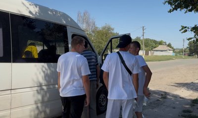 "Жили під КАБами та дронами". З Межової на Дніпропетровщині евакуювали 14 людей "Жили під КАБами та дронами". З Межової на Дніпропетровщині евакуювали 14 людей