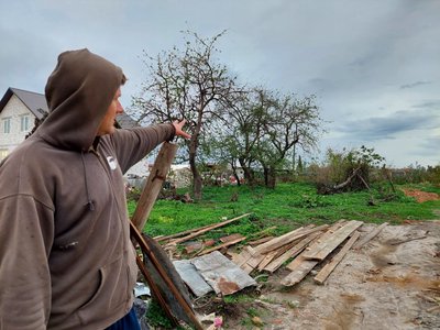 Впала ракета: як у селі Ставчани на Львівщині відновлюють будинки