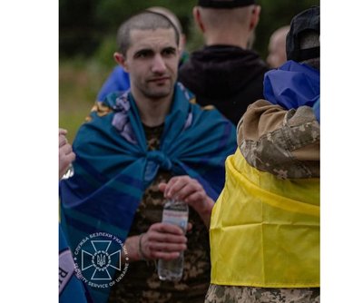 "Ми просто обнялися і стояли мовчки": мама військового Ігоря Біналі про повернення сина з полону "Ми просто обнялися і стояли мовчки": мама військового Ігоря Біналі про повернення сина з полону
