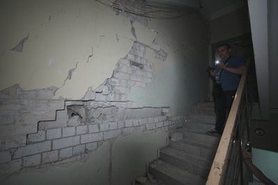Пошкоджені сходи будинку на "Обрії" у Харкові ставляться до рішення про демонтаж Пошкоджені сходи будинку на "Обрії" у Харкові ставляться до рішення про демонтаж