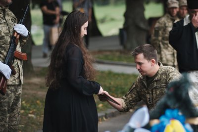 В Ужгороді попрощалися із полеглим захисником Едуардом Кострабою В Ужгороді попрощалися із полеглим захисником Едуардом Кострабою