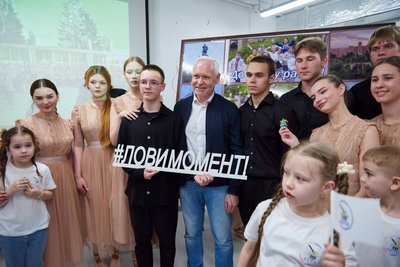 Учні та мер Харкова на останньому дзвонику Учні та мер Харкова на останньому дзвонику