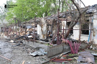 "Якби я там лежала, то мене б вже не було": РФ ударила по житловим будинкам Одеси в ніч на 1 червня "Якби я там лежала, то мене б вже не було": РФ ударила по житловим будинкам Одеси в ніч на 1 червня
