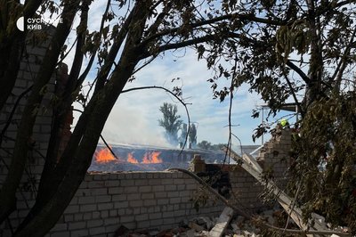 На Київщині під час російської атаки поранена жінка, спалахнула пожежа на підприємстві На Київщині під час російської атаки поранена жінка, спалахнула пожежа на підприємстві