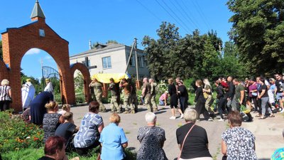 На Чернігівщині попрощалися з захисниками Олегом Гомоном, Станіславом Голубом, Ігорем Синицьким та Максимом Литвином На Чернігівщині попрощалися з захисниками Олегом Гомоном, Станіславом Голубом, Ігорем Синицьким та Максимом Литвином