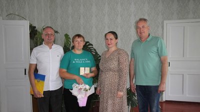 Чотирнадцять жінок з Чернігівщини отримали почесне звання "Мати-героїня" Чотирнадцять жінок з Чернігівщини отримали почесне звання "Мати-героїня"