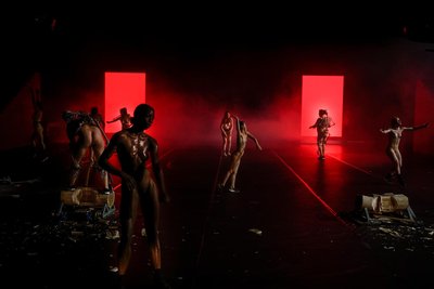Вистава Флорентіни Гользінгер A Divine Comedy Вистава Флорентіни Гользінгер A Divine Comedy