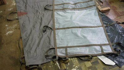 "Робимо це з великою любовʼю": на Кіровоградщині волонтери шиють ноші, сумки й плівки для бліндажів "Робимо це з великою любовʼю": на Кіровоградщині волонтери шиють ноші, сумки й плівки для бліндажів