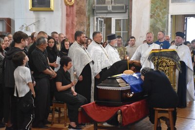 У Луцьку попрощалися з загиблим на Донеччині бійцем Андрієм Лящуком У Луцьку попрощалися з загиблим на Донеччині бійцем Андрієм Лящуком