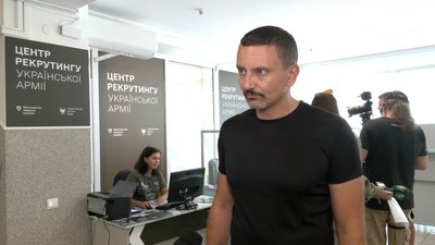 Перший Центр рекрутингу української армії відкрили у Чернігові Перший Центр рекрутингу української армії відкрили у Чернігові