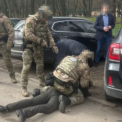 Вимагали хабар від працівників благодійного фонду: на Львівщині затримали поліцейських Вимагали хабар від працівників благодійного фонду: на Львівщині затримали поліцейських
