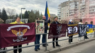 У Вінниці під час хвилини мовчання вшанували полеглого Давида Ковальова на псевдо "Дава" У Вінниці під час хвилини мовчання вшанували полеглого Давида Ковальова на псевдо "Дава"