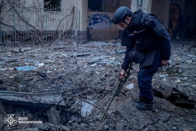 Один загиблий та 13 травмованих: наслідки обстрілу Вінниці Один загиблий та 13 травмованих: наслідки обстрілу Вінниці