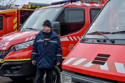 Житомирські рятувальники показали техніку, яка працює на ліквідації наслідків ракетних обстрілів армією РФ Житомирські рятувальники показали техніку, яка працює на ліквідації наслідків ракетних обстрілів армією РФ