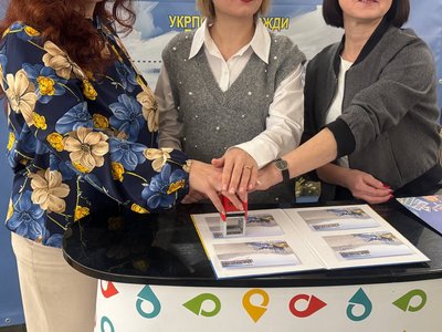 Присвячена незламності українців: у Черкасах погасили поштову марку Присвячена незламності українців: у Черкасах погасили поштову марку