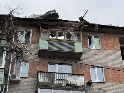 Російський дрон влучив у сумську багатоповерхівку
