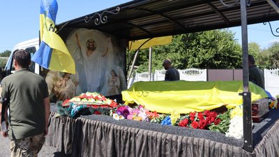 На Чернігівщині попрощалися з трьома захисниками України: Євгеном Сутулою, Ігорем Розсудовським та Миколою Примаком На Чернігівщині попрощалися з трьома захисниками України: Євгеном Сутулою, Ігорем Розсудовським та Миколою Примаком