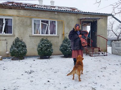 Сестри будинок, яких сильно пошкоджений після обстрілу РФ, перебувають у пансіонаті