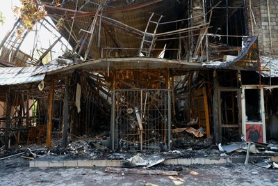 "Ця кав'ярня була як символ стійкості Херсона": власник закладу, який згорів під час атаки російського FPV-дрона "Ця кав'ярня була як символ стійкості Херсона": власник закладу, який згорів під час атаки російського FPV-дрона