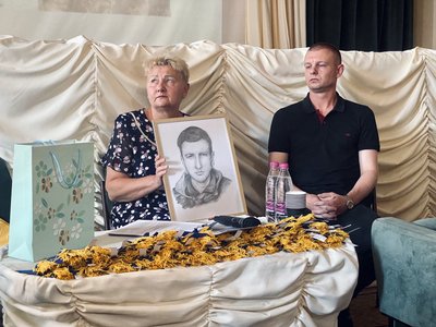Мама Андрія Верхогляда та його брат Дмитро Мама Андрія Верхогляда та його брат Дмитро