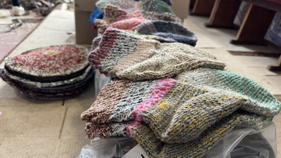 Жінки зі Степівської громади понад два роки плетуть сітки для українських оборонців Жінки зі Степівської громади понад два роки плетуть сітки для українських оборонців