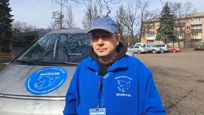 Євген Ткачов керівник гуманітарної місії "Проліска" в Донецькій області Добропілля Донецька область Євген Ткачов керівник гуманітарної місії "Проліска" в Донецькій області Добропілля Донецька область