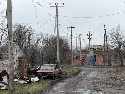 "Нічого не плануємо, бо страшно". Як живуть останні мешканці прифронтового Демуриного на Дніпропетровщині
