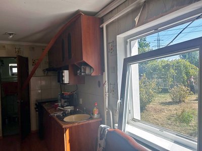 "Вибухом знесло двері": жителі приватного сектору в Луцьку оговтуються після ранкового обстрілу РФ "Вибухом знесло двері": жителі приватного сектору в Луцьку оговтуються після ранкового обстрілу РФ